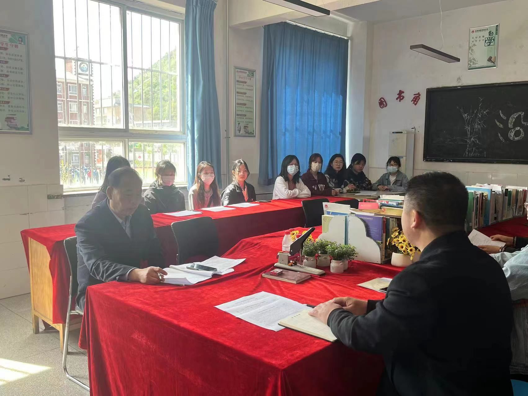 我院与沿河湾初级中学携手开展实习基地交流活动